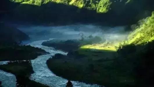 出身乡村却成阔太太榜首，靠婚姻上位，邓文迪靠啥成功？游戏画面