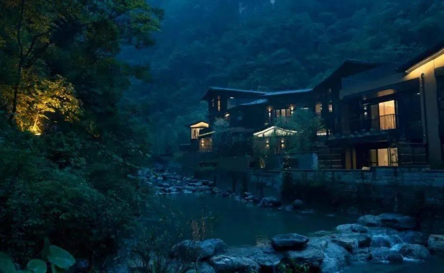 发生什么?风格骤变,亚军基金持仓大换血,瞄准这一赛道!基金抱团股曝光,张坤继续“喝酒”