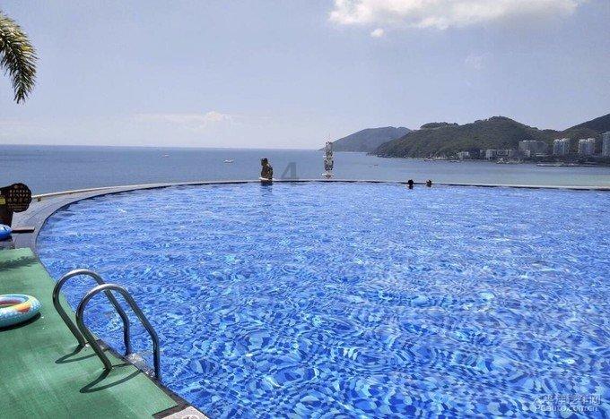 73岁“长发”模特儿：希望老年人都能找到自己的“玩”法