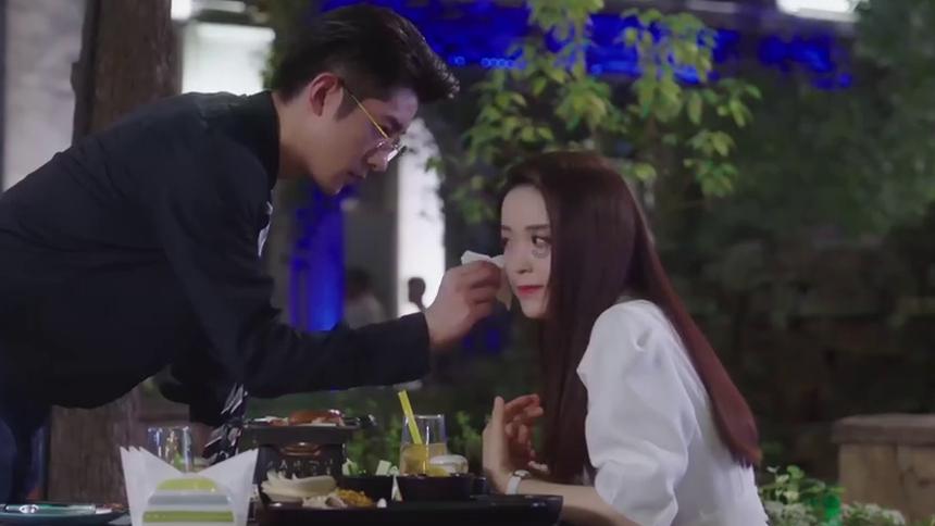 你赞成大学生读书期间结婚生子吗？游戏画面