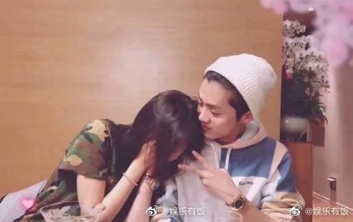 王鹤棣出发新加坡，海外人气高涨