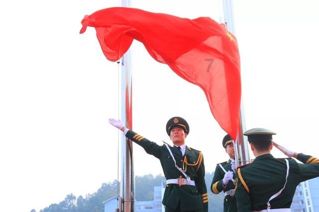 “九龙皇帝”后半生不工作只涂鸦,拿着族谱找政府:香港是我家的