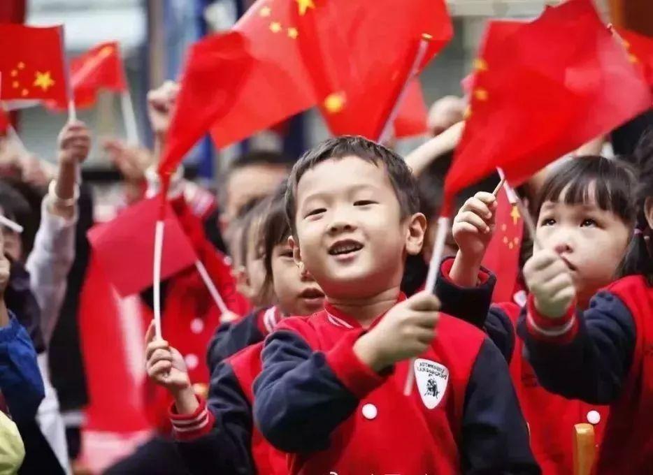 为何青春过得好似烂泥是什么歌的歌词？游戏画面