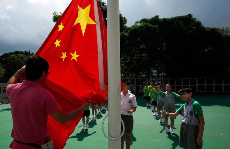 逃离棕榈树森林