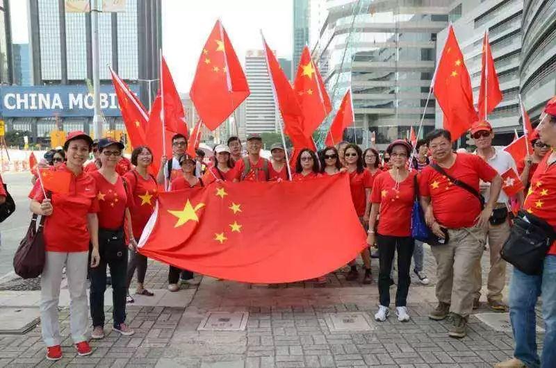 时尚是个轮回，赫本风穿搭优雅又高级，你怎么评价呢？游戏画面