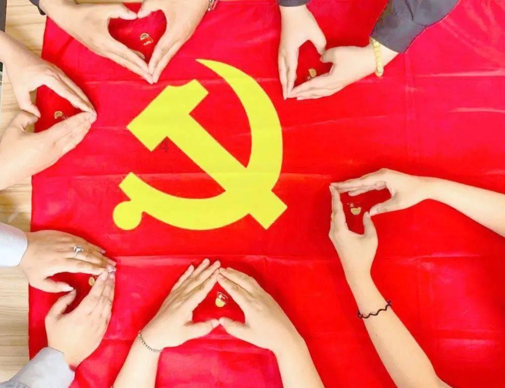 知性成熟的女演员薛佳凝，笑容总是那么迷人，才情与美貌同在