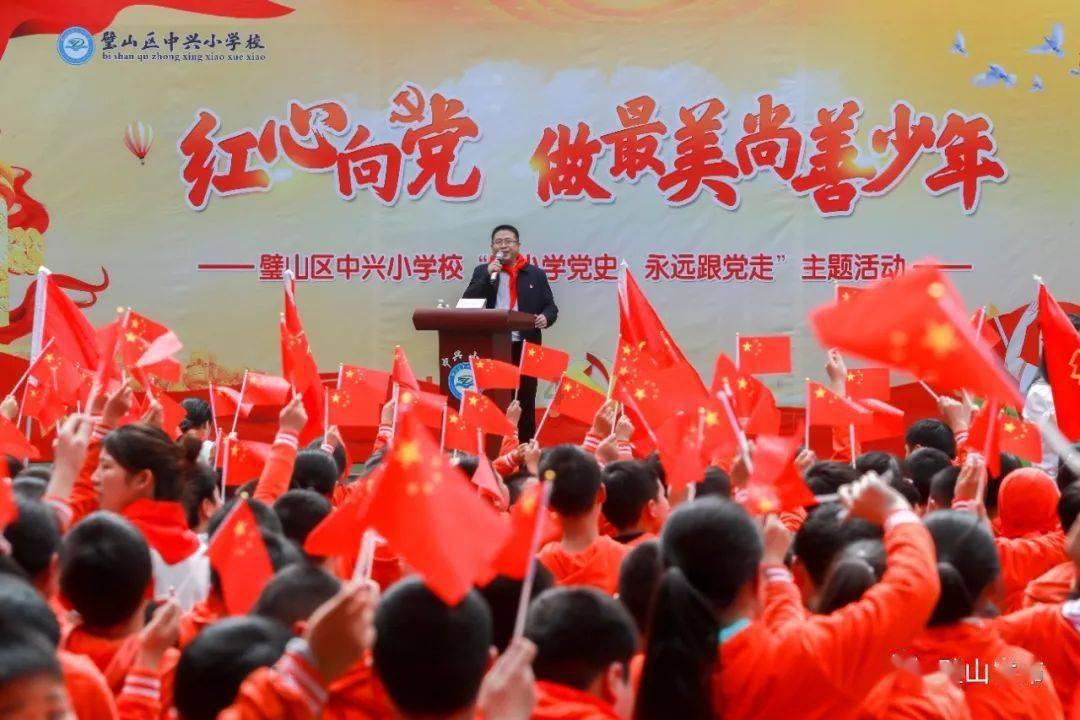 1月30日,贵州贵阳一小区着火消防栓无法使用。