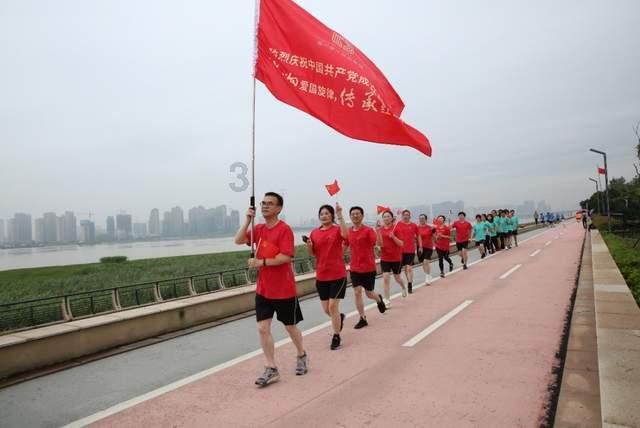 蔚来手机负责人发现手机可单手截屏 给网友整不会了