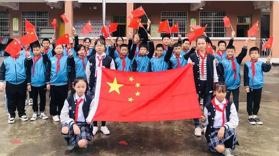 谁会看痣 我左边锁骨的痣是什么意思？游戏画面