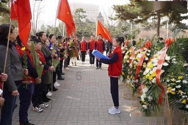 摆动小圆球