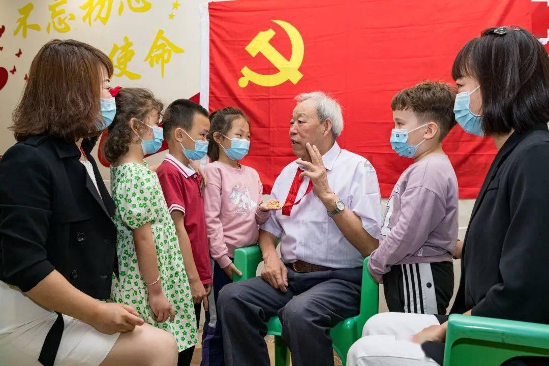 逃离部落洞穴