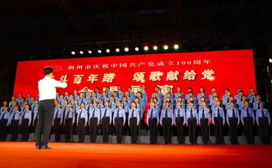 揪心!南宁老伯掉进10米深水井,一半身体被泡在冷水里!无法自救…