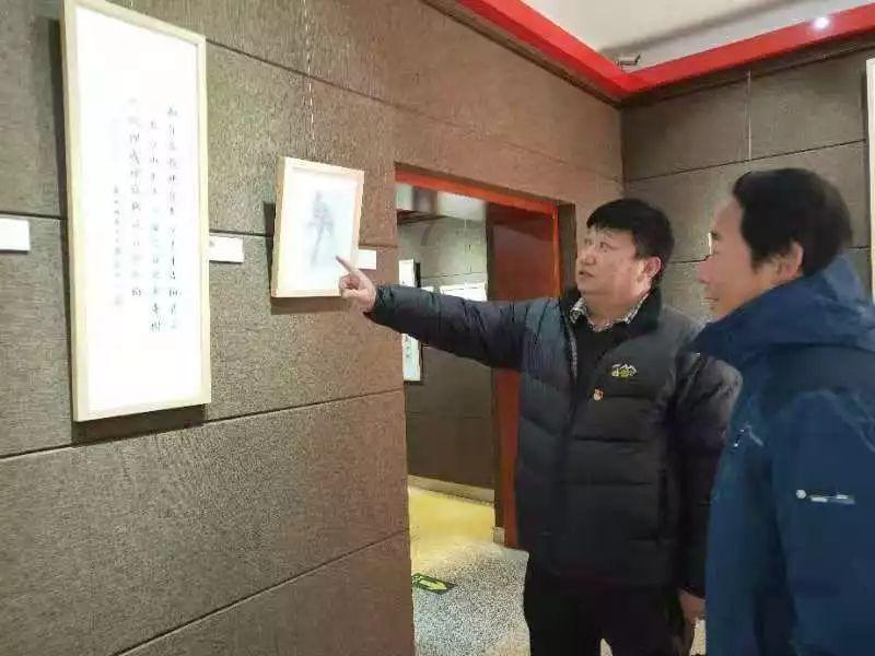 搭建“手机口” “玫瑰金”铐手