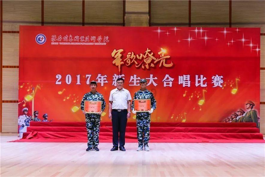 机智问答网页——赠汪伦这首诗怎么写,智能回答你的问题