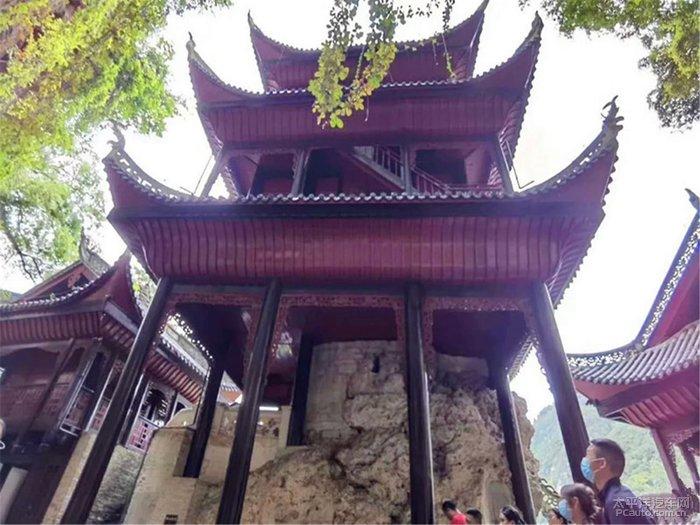 中国空军八一飞行表演队起飞 赴沙特参加国际防务展并进行飞行表演