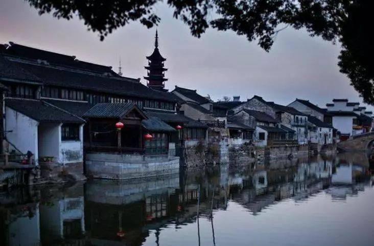 新春走基层 | 炸年馍、写春联……安置点里迎新春