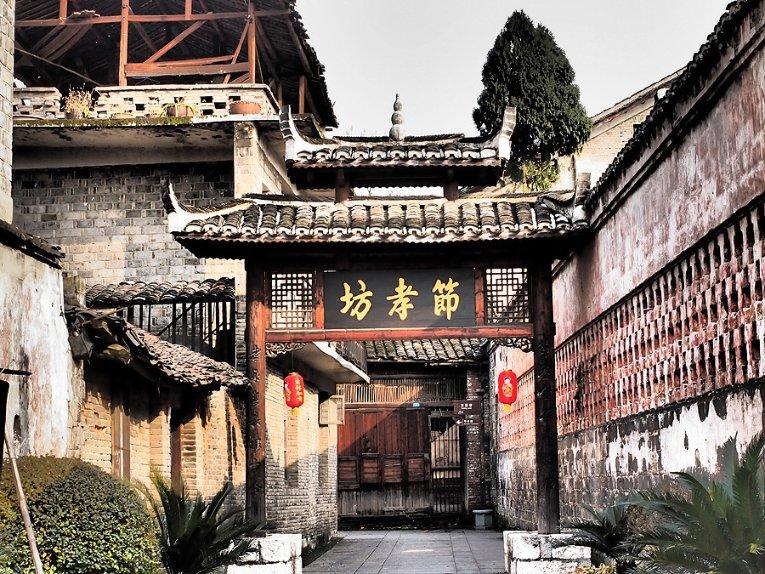 泸定县 加快建设减轻防汛压力