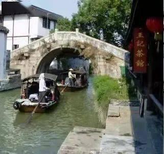 魏大勋再就业男团上春晚,都是2023年的爆火艺人,为何没张颂文?