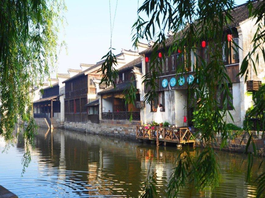 我告诉她今晚去行街了，她问我买了什么，我说买了一盒避孕套，她回答说:啊，厉害了，没毛病哈游戏画面