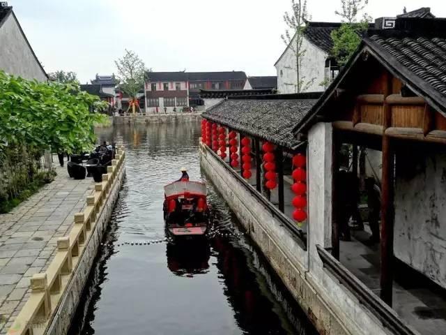 “生肖经济”带动黄金消费,电商平台上龙年金饰热度同比激增超500%