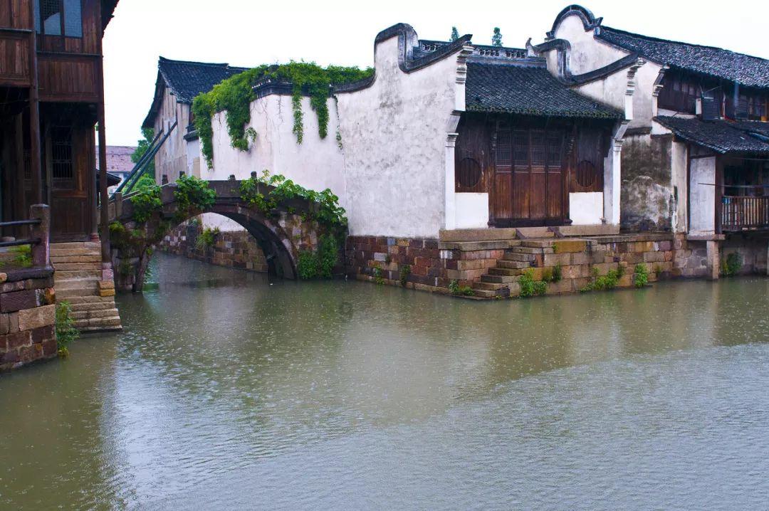 史上唯一同性恋女王，给婢女写300封情书，遭拒后主动嫁帅气表哥