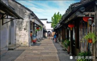 高铁乘务员学技艺