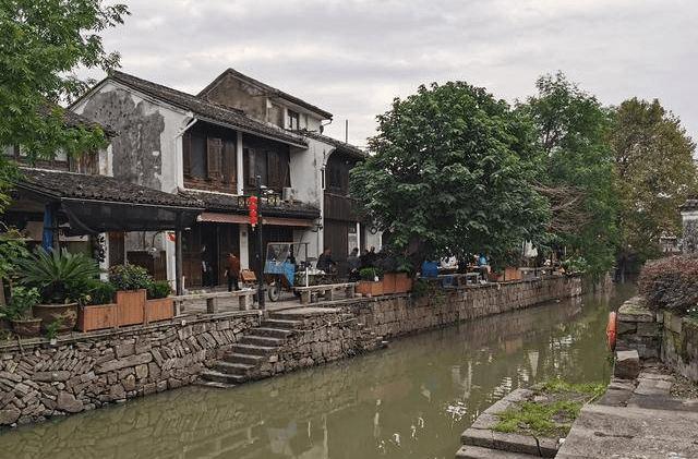 给男朋友买衣服鞋子钱包对他那么好，国庆中秋都没有联系我，我把他微信删了，现在半个月都没有给我一个电游戏画面