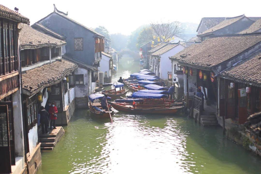 鸿蒙影像旗舰,华为P70系列屏幕配置曝光,边框控制不错