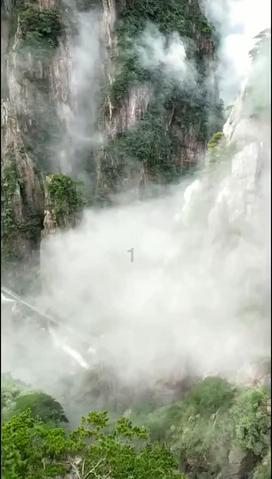 困在俱乐部的少女