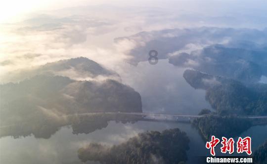 一块正方形草坪面积25平方米要使它的面积变成100平方米怎么算？游戏画面